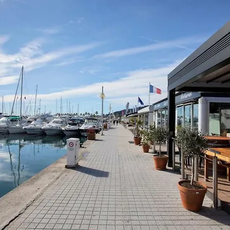 Grand Neuf Face Port Et Plage, Parking Prive